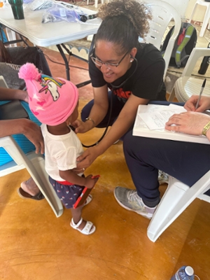 LMU-DCOM student giving exam to patient in Puerto Plata