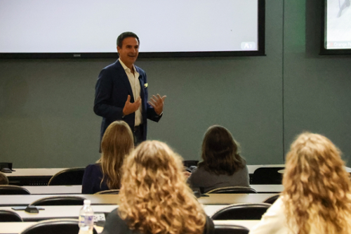 Dr. Seger Morris speaks to LMU faculty, staff and students
