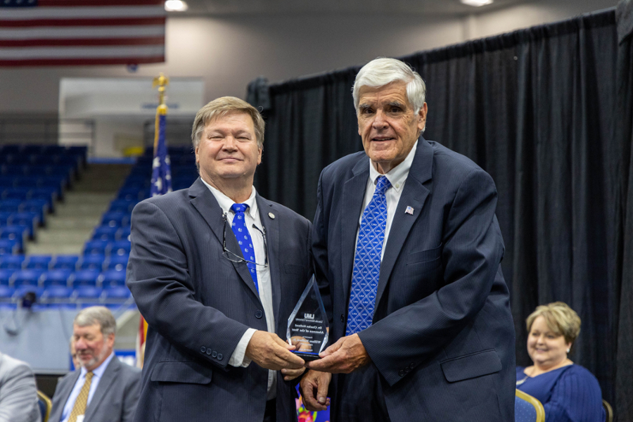 Dr. Clayton Hess presents Bill Hoffard with the Alumnus of the Year Award.