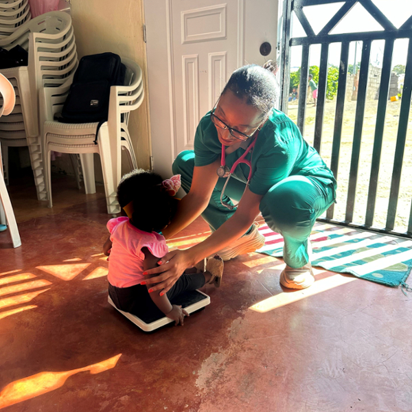 LMU-DCOM student giving exam to patient in Puerto Plata