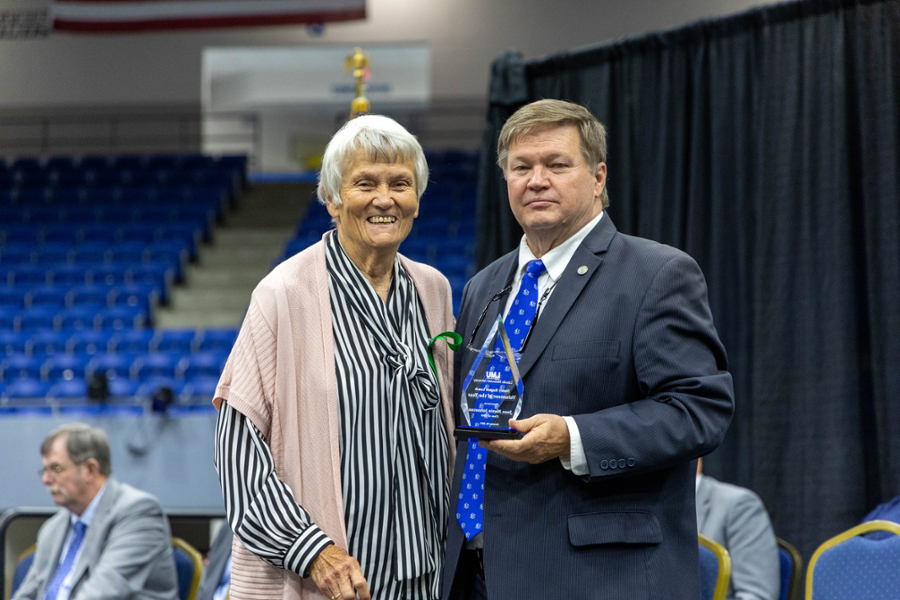 Dr. Clayton Hess presents Joan Johnston with the Volunteer of the Year Award.
