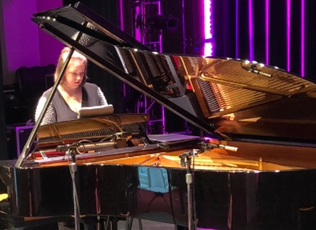 Tammy Miller performs piano recital.