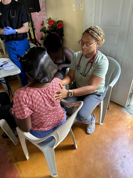 LMU-DCOM student giving exam to patient in Puerto Plata