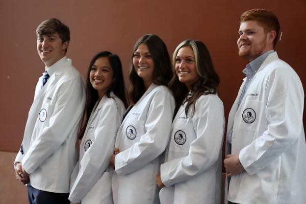 DPT students at white coat ceremony