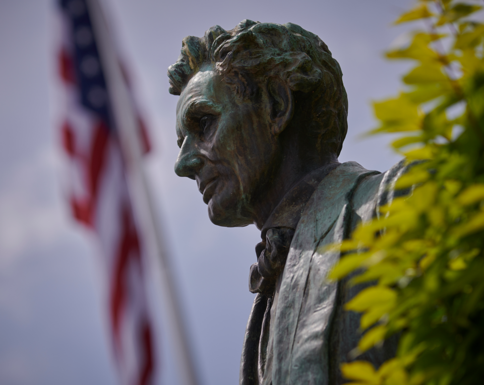 A statue of Abraham Lincoln.